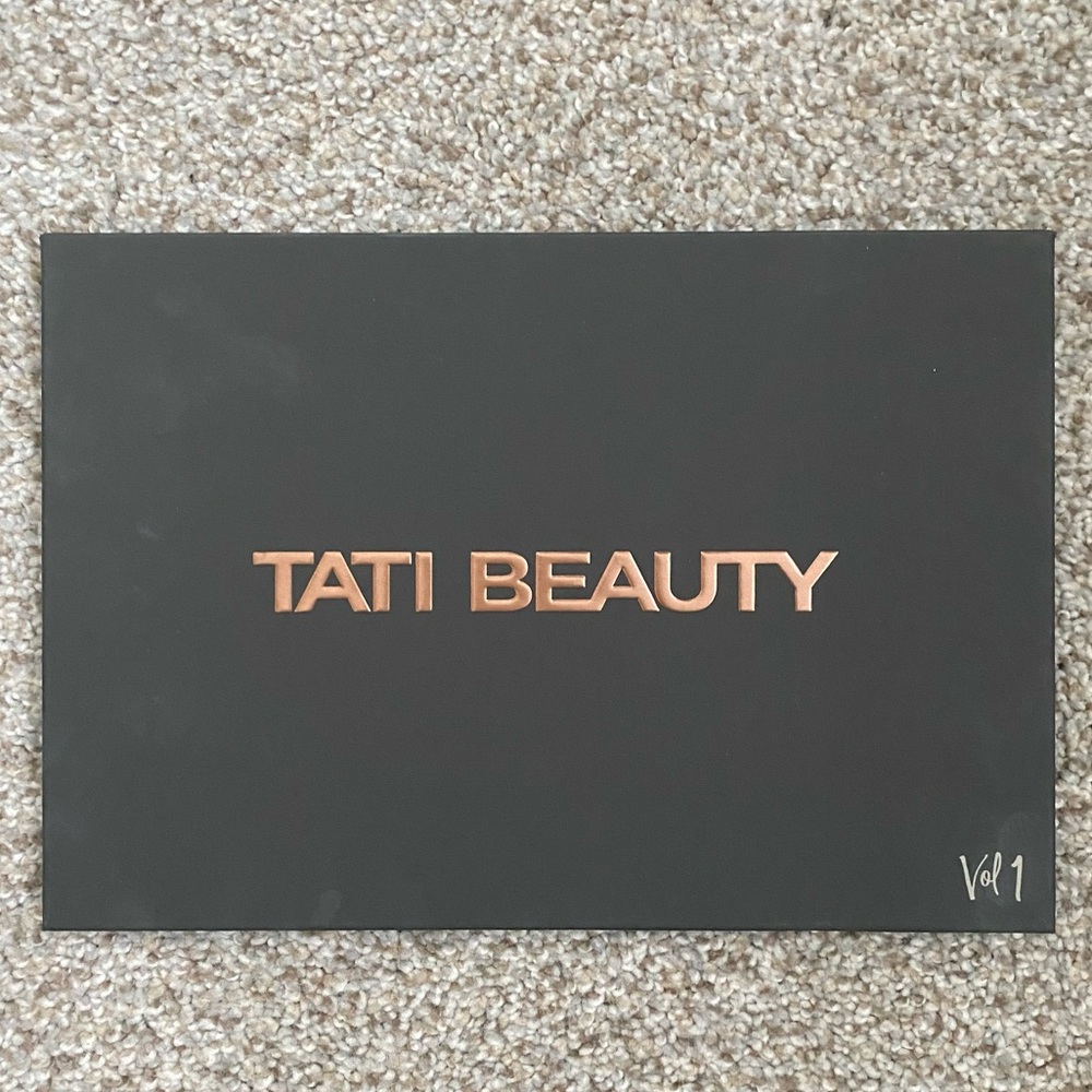 Tati Beauty 🦋 Textured Neutrals Eyeshadow Palette